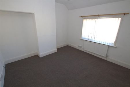 3 bedrooms House - Mid Terrace for Sale - Photo 2