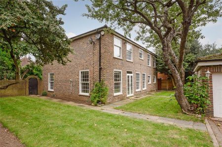 4 bedroom detached house to rent - Photo 4