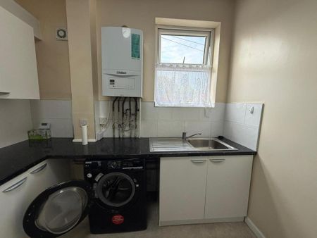 2 bedroom flat to rent - Photo 2