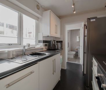 Modern three bed property - Photo 6