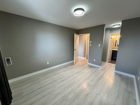 For Lease - 126 Bell Farm Road Unit# 414, Barrie, Ontario - Photo 4