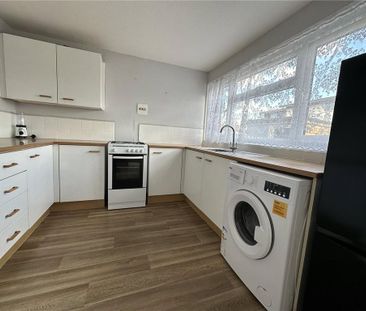 3 bedroom end of terrace house to rent - Photo 4