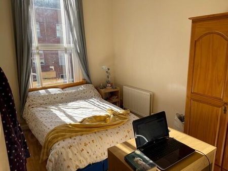 Flat 2-73 Fitzroy Avenue, BT71HT, Belfast - Photo 2