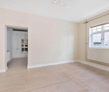 Ascot, Berkshire, SL5 - Photo 2