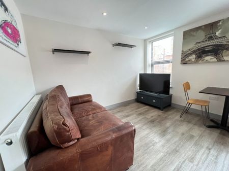 2 bed Apartment for Rent - Photo 2