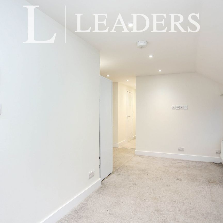 2 bedroom apartment to rent Theodore Road, Hither Green, SE13 - Photo 1