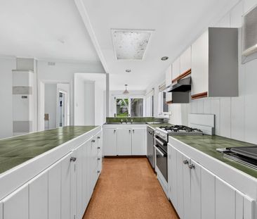 Charming Victorian Home - Photo 5