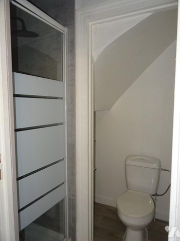 A LOUER STUDIO en HYPER CENTRE de REIMS - PROCHE TRAMWAY - CATHEDRALE - RUE DE VESLE - Photo 5