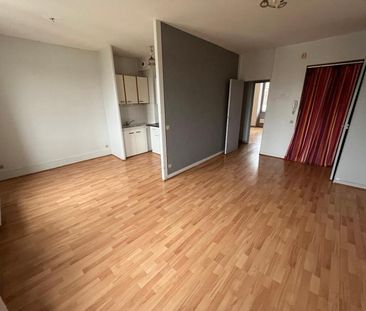 Location Appartement 2 pièces 45m² ST CHAMOND 42400 - Photo 3