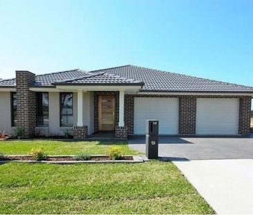 Spacious Granny Flat with Private Lock-up Garage - Photo 1