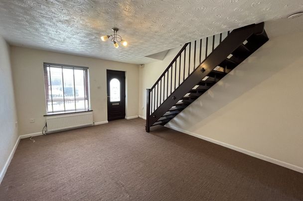 Thatcham Court, YEOVIL - Photo 1