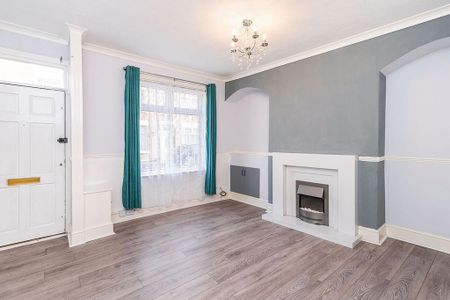 2 bedroom terraced house to rent - Photo 4