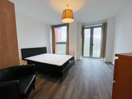 2 bedroom Flat To Let - Photo 1