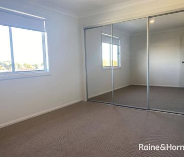 Modern Townhouse Living by the Shoalhaven River - Photo 2