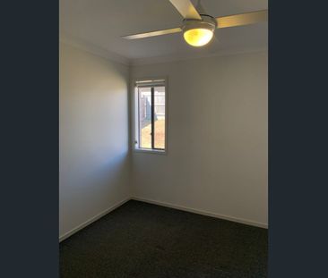 Single story modern & spacious house waiting for family or sharing - Photo 5