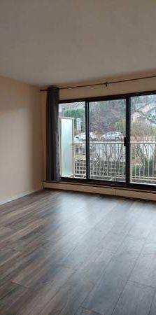 Newcastle Area - Bright 1bdm, 3rd floor, $1350 Available now! - Photo 1