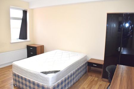 5 bedroom semi-detached house to rent - Photo 3