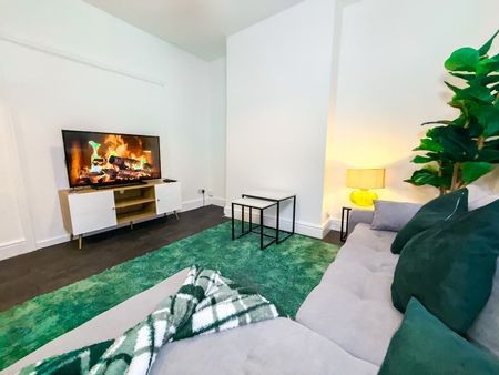 4 Bed Semi-Detached House, Ridgeway Parade, BS5 - Photo 5