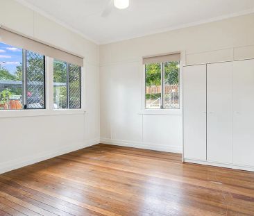 One Bedroom Duplex - Good Location - Photo 2