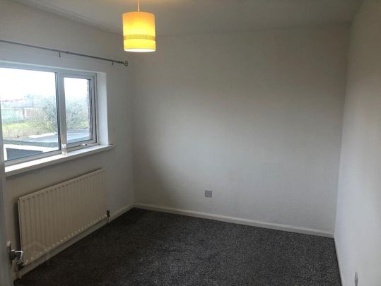 13 Coronation Road, Carrickfergus, BT38 7EX - Photo 1