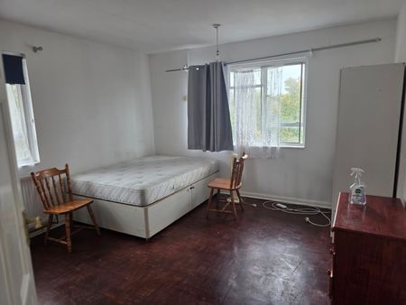 2 Bed Flat, The Paddocks, HA9 - Photo 4