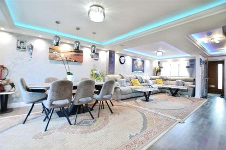 Pear Tree Road, Addlestone, Surrey, KT15 - Photo 3