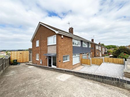 3 bedroom Semi-detached house to rent - Photo 4