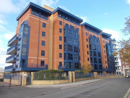 3 bedroom ground floor flat to rent - Photo 5