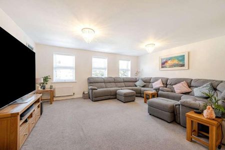 Foxglove Close, Chertsey, Surrey, KT16 - Photo 2