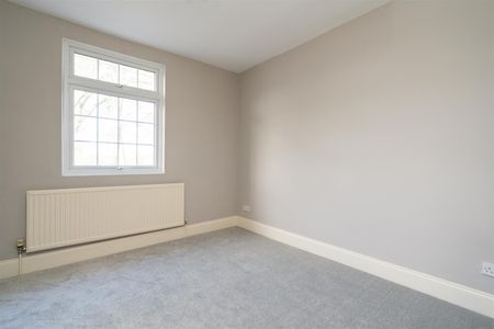 2 bed end of terrace house to rent in Lodge Road, Solihull, B93 - Photo 2