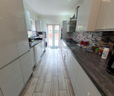 4 bedroom terraced house to rent - Photo 6