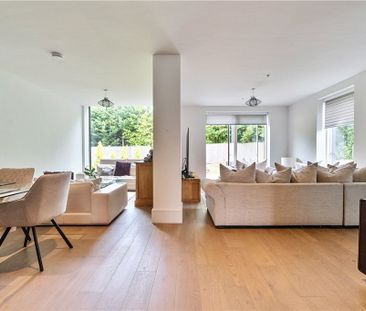 Semi-detached House to rent - Westerham Road, Keston, BR2 - Photo 2