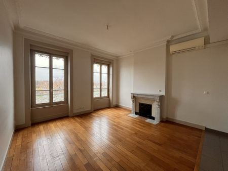 Location Appartement 4 pièces 80m² LYON 2ème - Photo 3