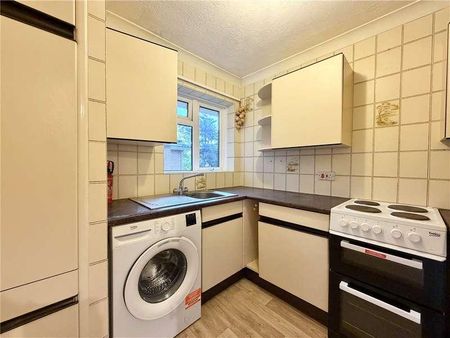 Portarlington Road, Bournemouth, Dorset, BH4 - Photo 3