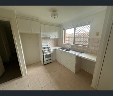8/20 Russell Street, Werribee, Vic 3030 - Photo 6