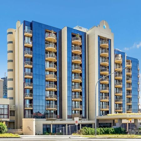 Secure CBD Studio with Balcony & Parking - Photo 4