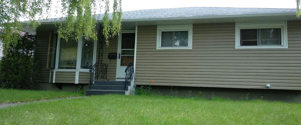 Brecken Rd NW, short walk to C-train, buses, U of C, shoppping mall, Restarant — 1 Bedroom Room For Rent - Photo 1