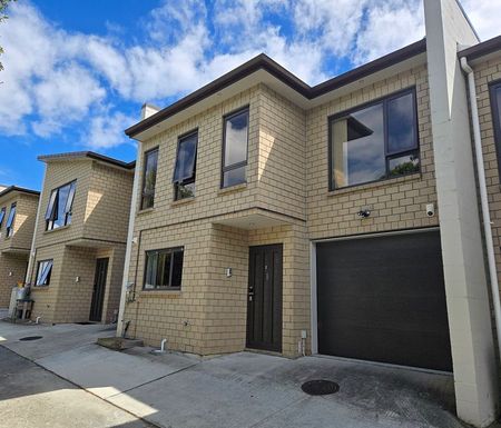 4 Bedroom + 2.5 Bathrooms + 1 Garage - Photo 2