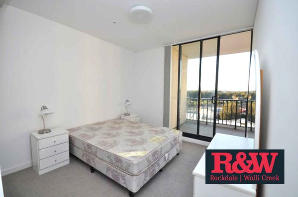 North-Facing 2-Bedroom Luxury Apartment in Wolli Creek - Photo 1