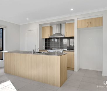 Modern Family Living in the Heart of Wallan - Photo 2