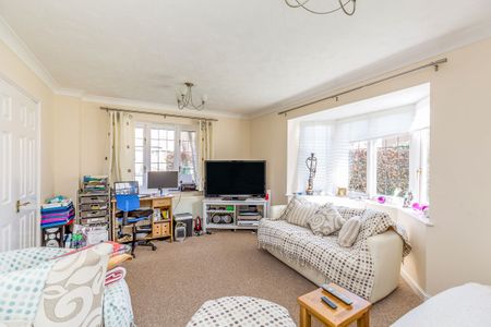 3 bedroom house to rent Pitchford Avenue, Buckingham, Buckinghamshire, MK18 - Photo 2