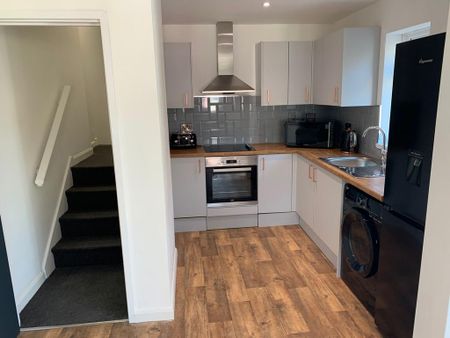 3 bedroom flat share to rent - Photo 2