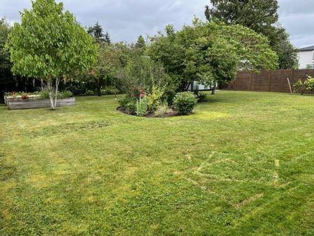 Upper Family Home With Shop - Photo 5