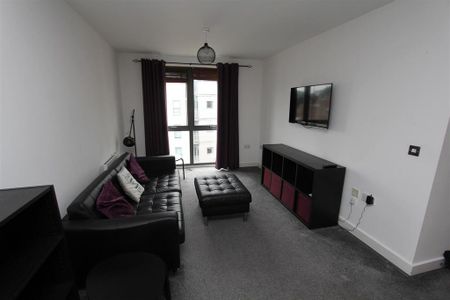 2 bedroom flat to rent - Photo 2