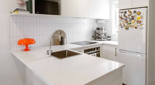 Modern two storey townhouse! - Photo 1