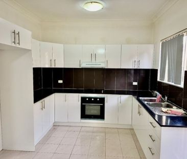Renovated Town House - Photo 6