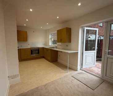 3 bedroom semi-detached house to rent - Photo 6