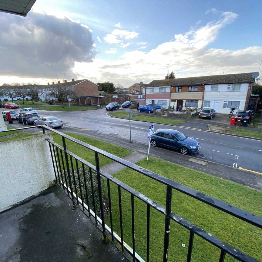 Price £1,750 pcm - Available 01/05/2025 - Part Furnished - Photo 1