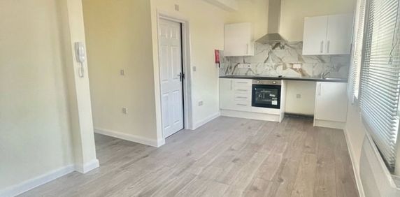 Studio Flat, Fore Street, N18 - Photo 2