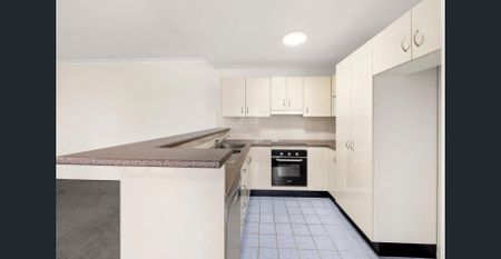 Spacious Two-Bedroom Apartment - Photo 3